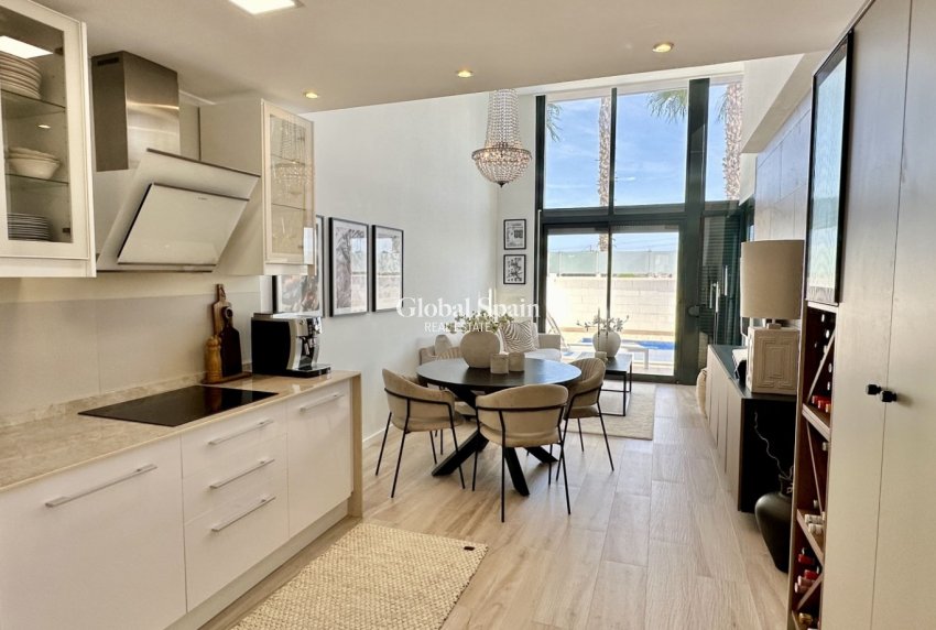 Wederverkoop - VILLA -
ORIHUELA COSTA - Costa Blanca