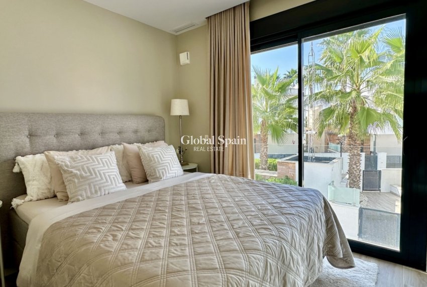 Wederverkoop - VILLA -
ORIHUELA COSTA - Costa Blanca