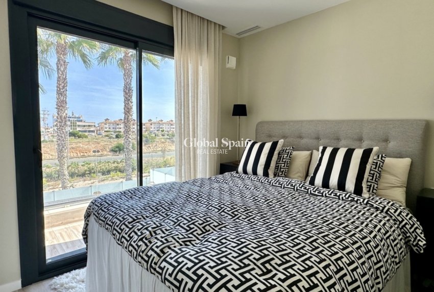 Wederverkoop - VILLA -
ORIHUELA COSTA - Costa Blanca
