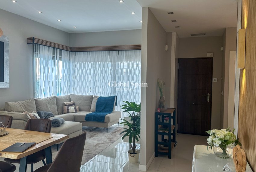 Wederverkoop - VILLA -
ORIHUELA COSTA - Costa Blanca