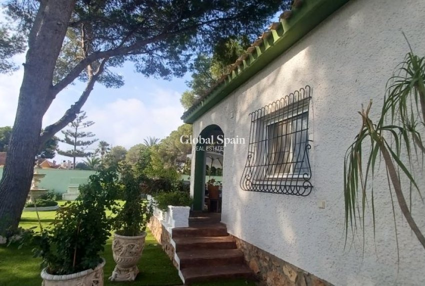 Wederverkoop - VILLA -
ORIHUELA COSTA - Costa Blanca