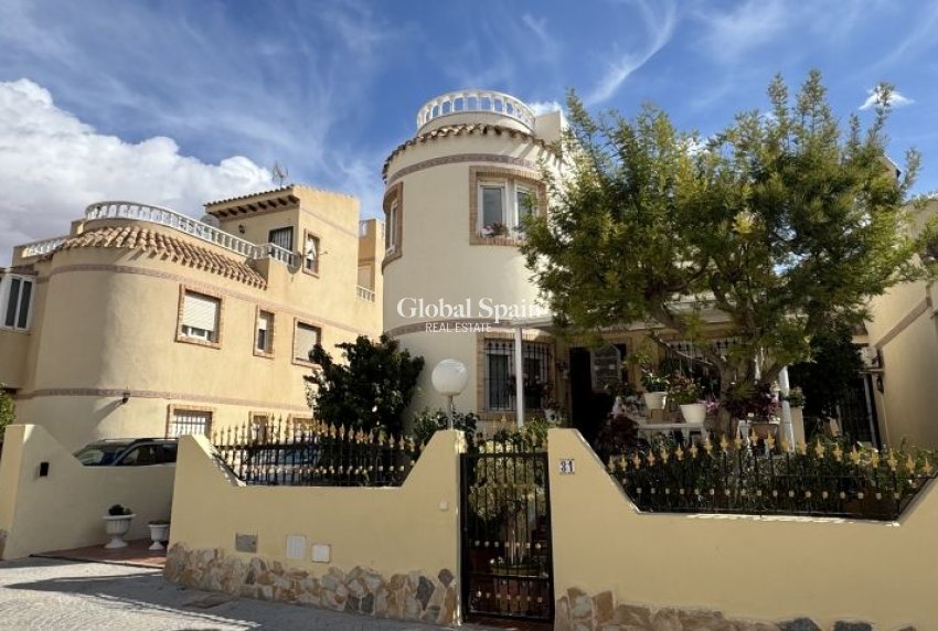 Wederverkoop - VILLA -
ORIHUELA COSTA - Costa Blanca