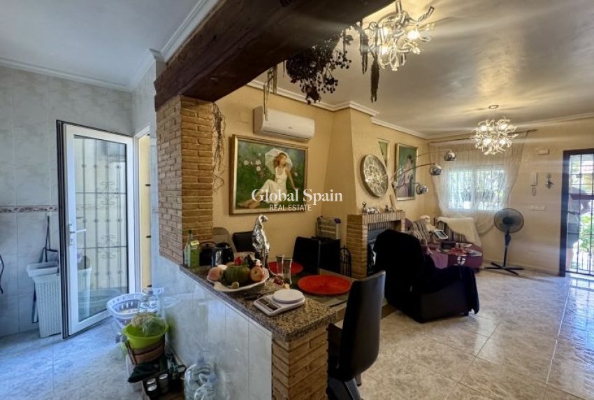 Wederverkoop - VILLA -
ORIHUELA COSTA - Costa Blanca