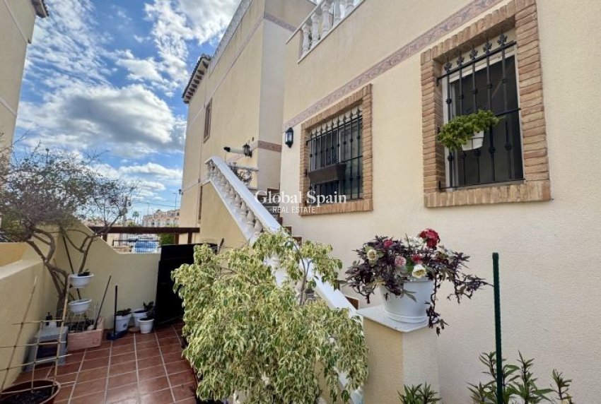 Wederverkoop - VILLA -
ORIHUELA COSTA - Costa Blanca
