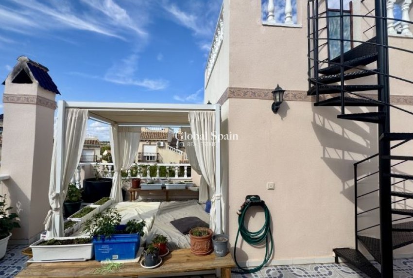 Wederverkoop - VILLA -
ORIHUELA COSTA - Costa Blanca