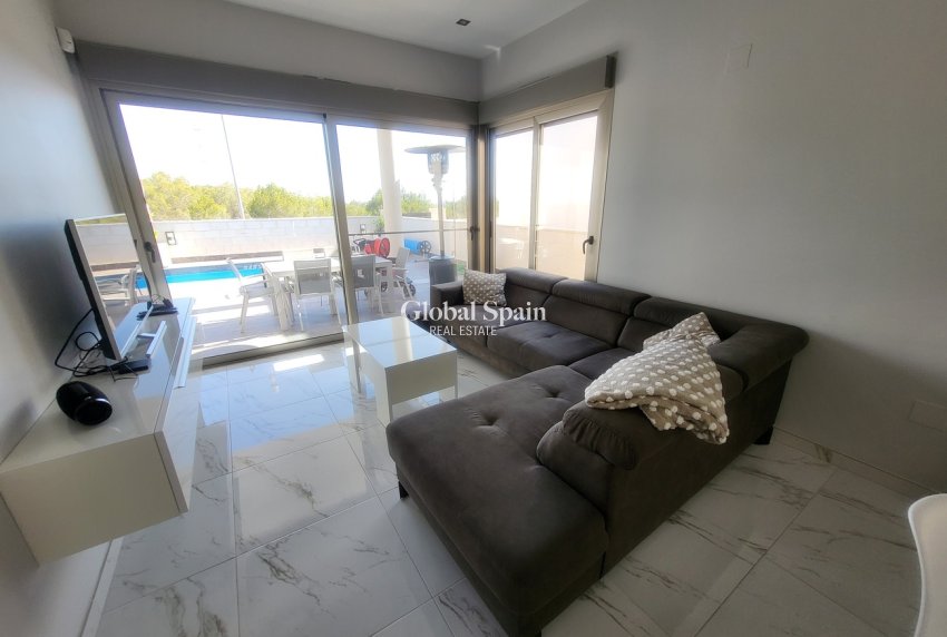 Wederverkoop - VILLA -
ORIHUELA COSTA - Costa Blanca