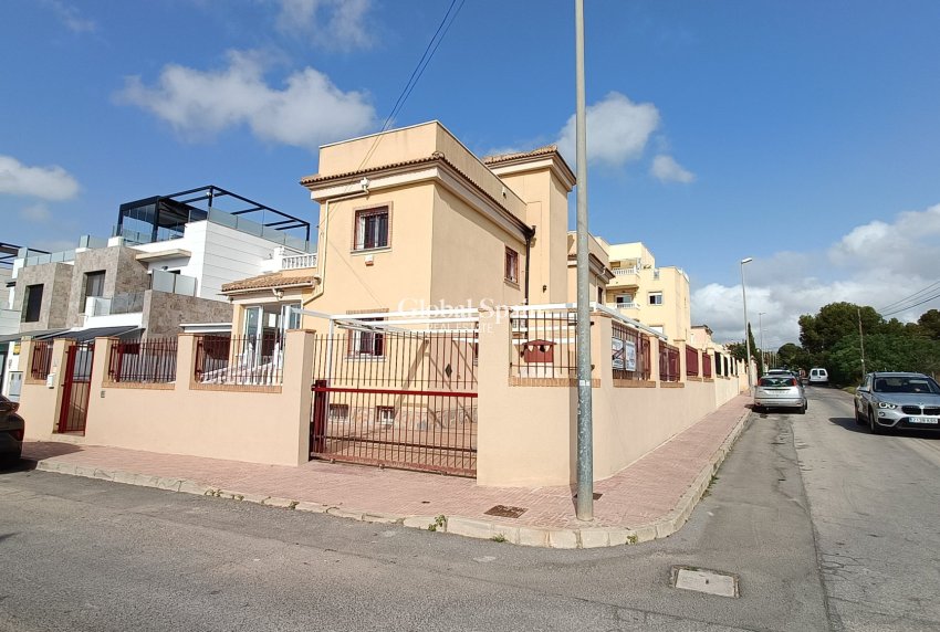 Wederverkoop - VILLA -
ORIHUELA COSTA - Costa Blanca