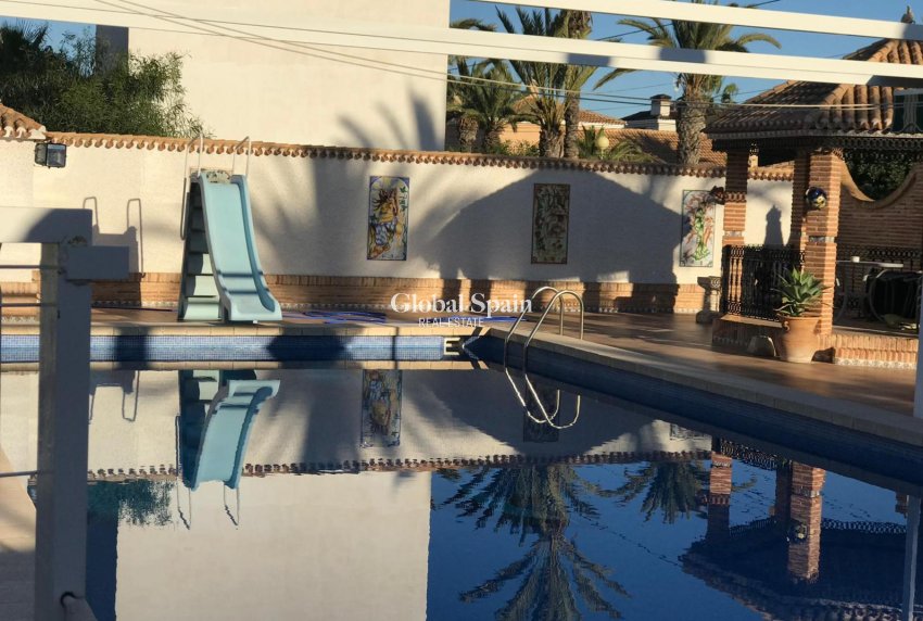Wederverkoop - VILLA -
ORIHUELA COSTA - Costa Blanca