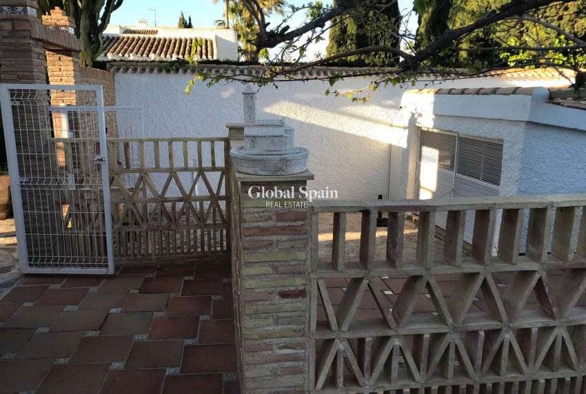 Wederverkoop - VILLA -
ORIHUELA COSTA - Costa Blanca