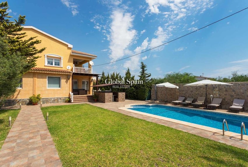 Wederverkoop - VILLA -
ORIHUELA COSTA - Costa Blanca