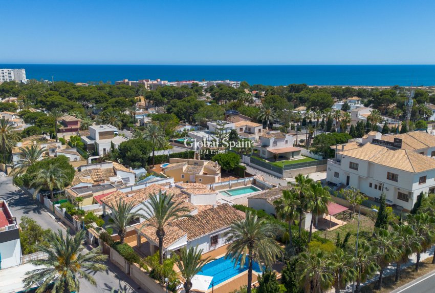 Wederverkoop - VILLA -
ORIHUELA COSTA - Costa Blanca