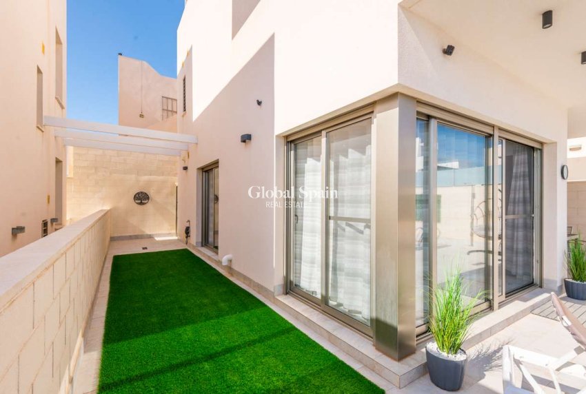 Wederverkoop - VILLA -
ORIHUELA COSTA - Costa Blanca