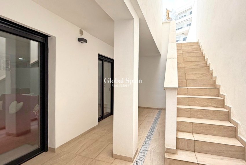 Wederverkoop - VILLA -
ORIHUELA COSTA - Costa Blanca