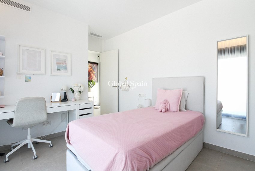 Wederverkoop - VILLA -
ORIHUELA COSTA - Costa Blanca