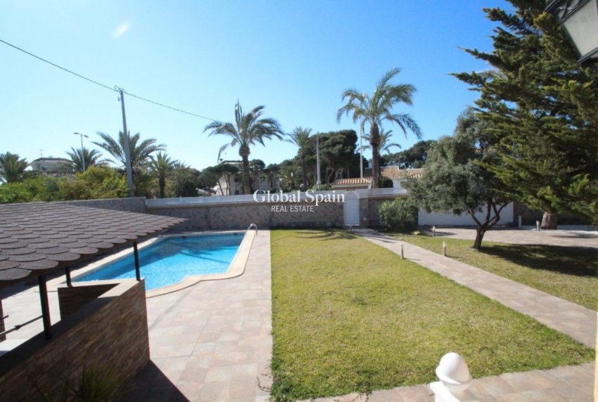 Wederverkoop - VILLA -
ORIHUELA COSTA - Costa Blanca