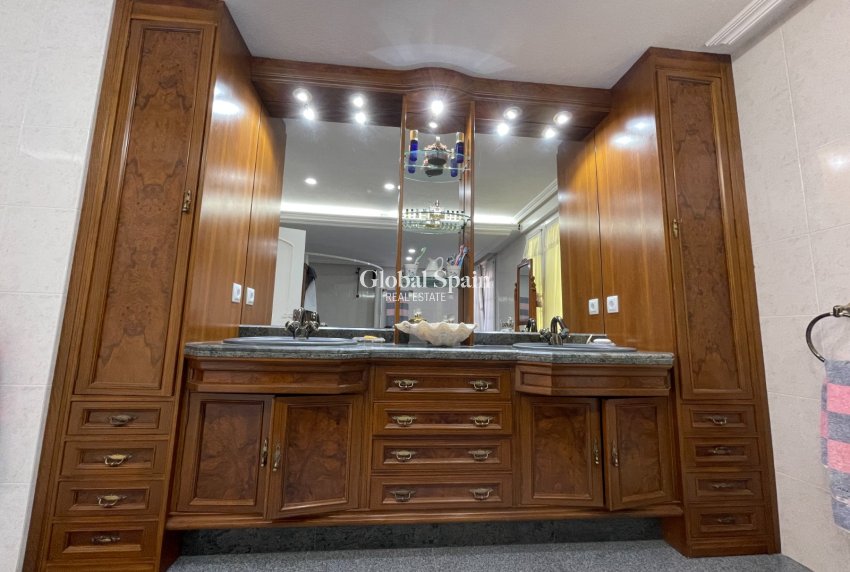 Wederverkoop - VILLA -
ORIHUELA COSTA - Costa Blanca