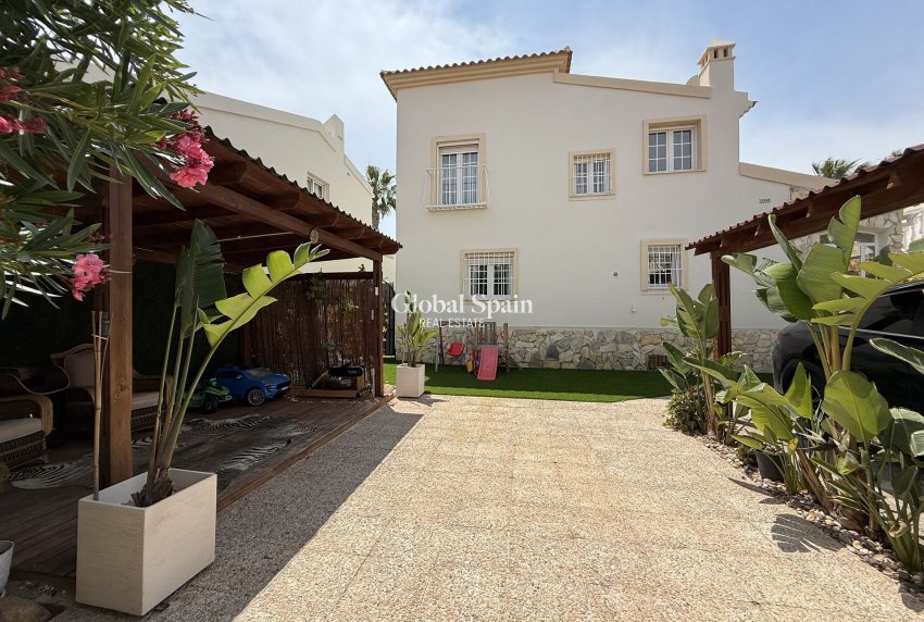 Wederverkoop - VILLA -
ORIHUELA COSTA - Costa Blanca