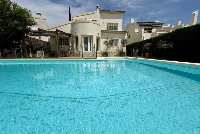 Wederverkoop - VILLA -
ORIHUELA COSTA - Costa Blanca