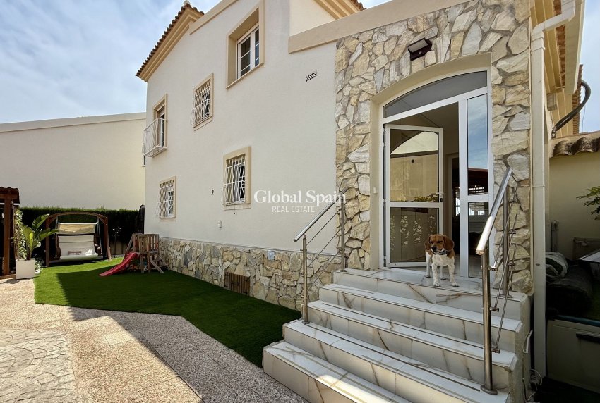 Wederverkoop - VILLA -
ORIHUELA COSTA - Costa Blanca