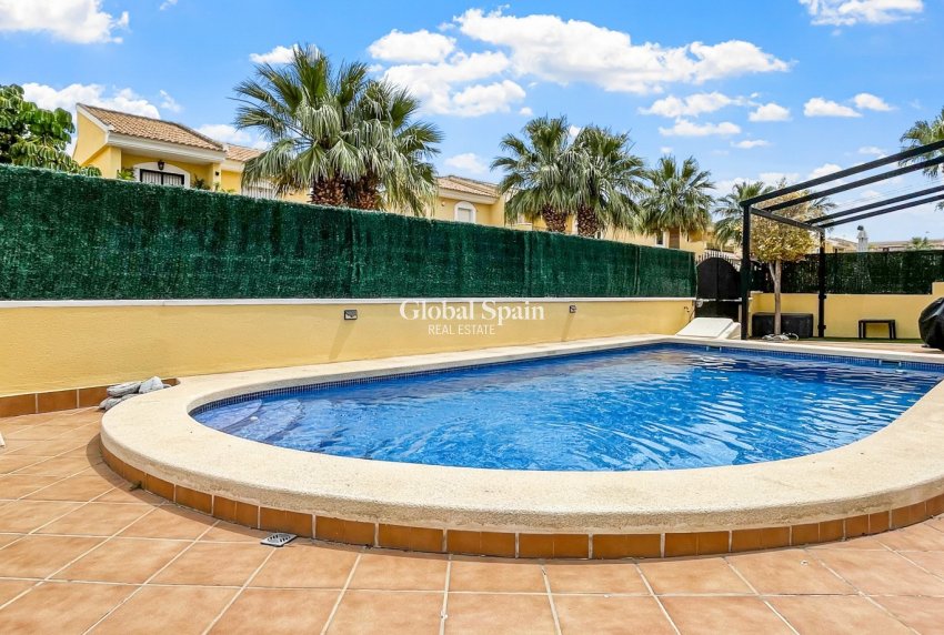 Wederverkoop - VILLA -
ORIHUELA COSTA - Costa Blanca