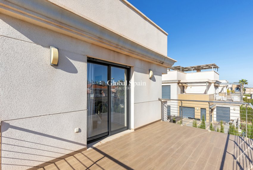 Wederverkoop - VILLA -
ORIHUELA COSTA - Costa Blanca