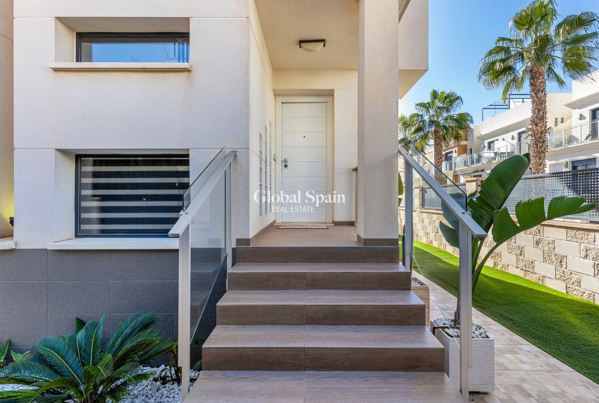 Wederverkoop - VILLA -
ORIHUELA COSTA - Costa Blanca