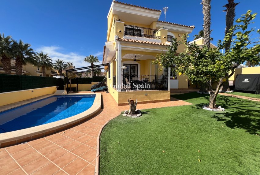 Wederverkoop - VILLA -
ORIHUELA COSTA - Costa Blanca