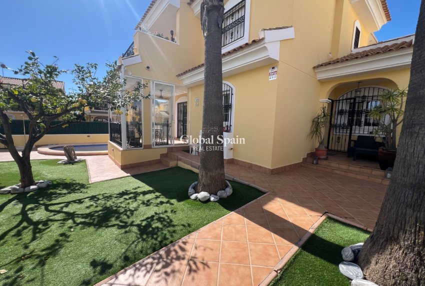Wederverkoop - VILLA -
ORIHUELA COSTA - Costa Blanca