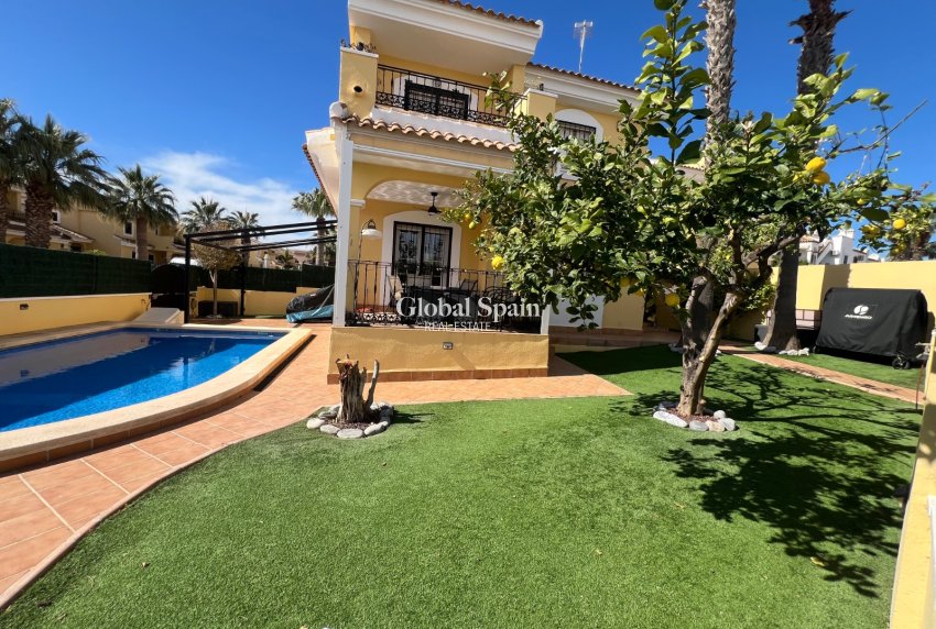 Wederverkoop - VILLA -
ORIHUELA COSTA - Costa Blanca