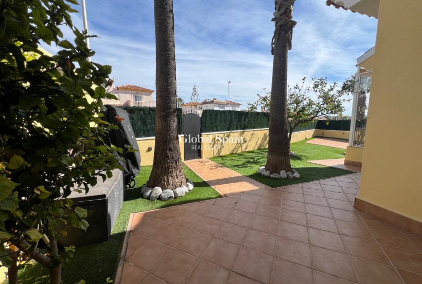 Wederverkoop - VILLA -
ORIHUELA COSTA - Costa Blanca