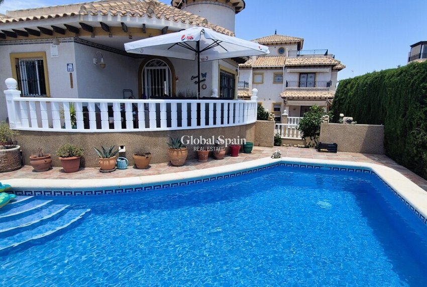 Wederverkoop - VILLA -
ORIHUELA COSTA - Costa Blanca