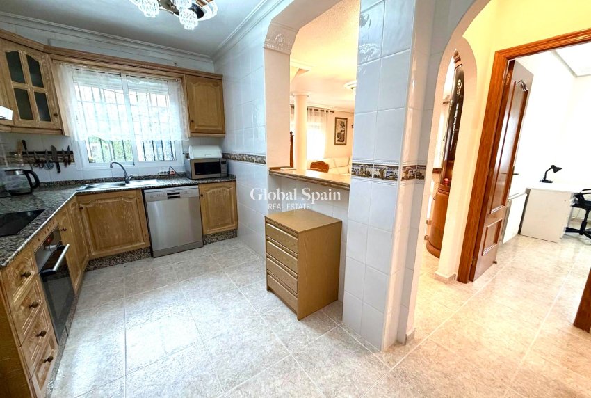 Wederverkoop - VILLA -
ORIHUELA COSTA - Costa Blanca