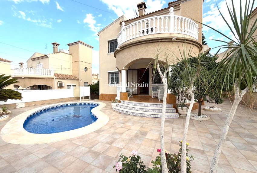 Wederverkoop - VILLA -
ORIHUELA COSTA - Costa Blanca