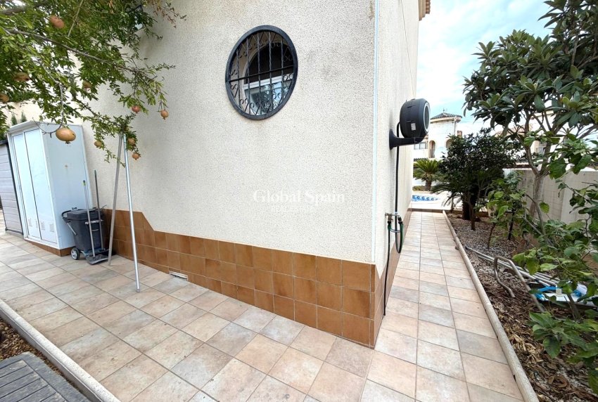 Wederverkoop - VILLA -
ORIHUELA COSTA - Costa Blanca