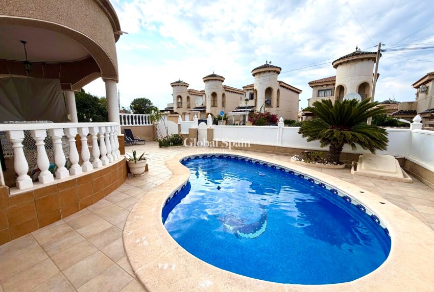 Wederverkoop - VILLA -
ORIHUELA COSTA - Costa Blanca