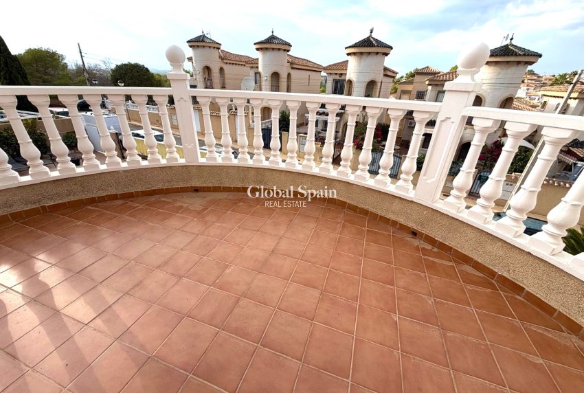 Wederverkoop - VILLA -
ORIHUELA COSTA - Costa Blanca