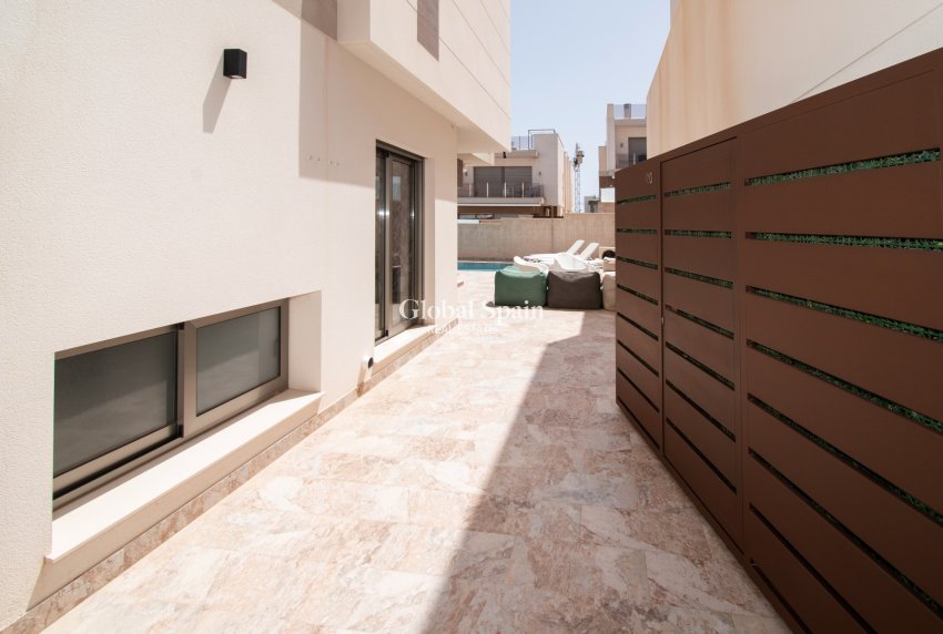 Wederverkoop - VILLA -
ORIHUELA COSTA - Costa Blanca