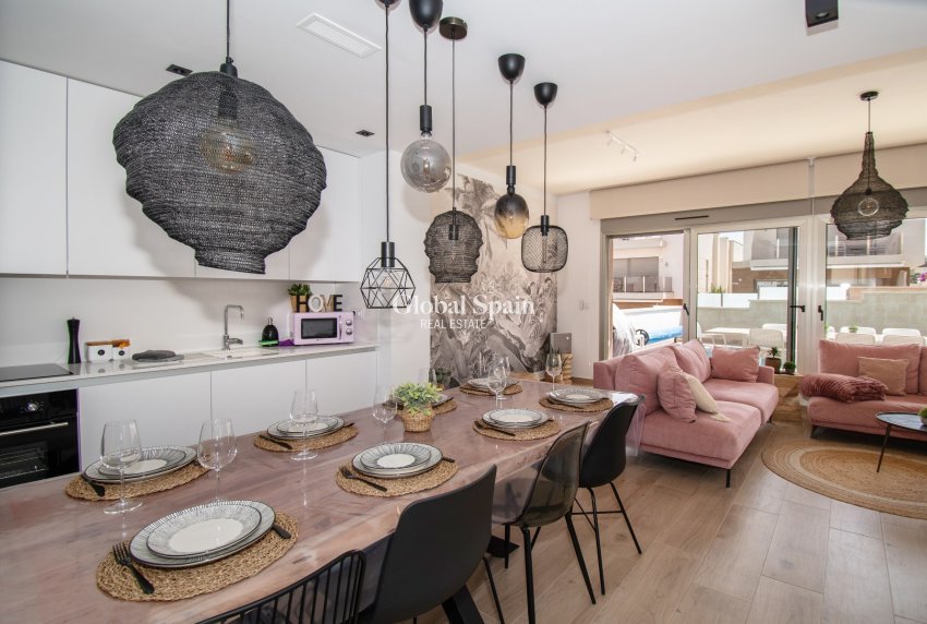 Wederverkoop - VILLA -
ORIHUELA COSTA - Costa Blanca