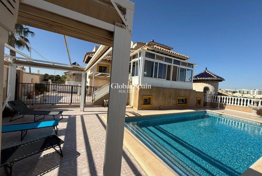 Wederverkoop - VILLA -
ORIHUELA COSTA - Costa Blanca