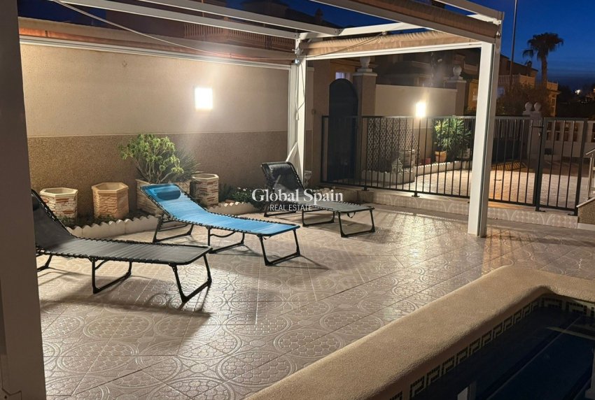 Wederverkoop - VILLA -
ORIHUELA COSTA - Costa Blanca