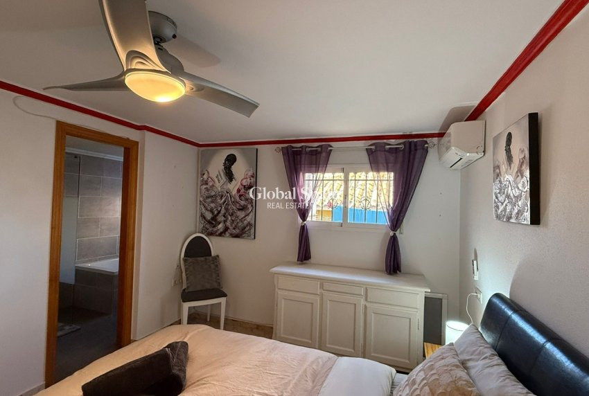 Wederverkoop - VILLA -
ORIHUELA COSTA - Costa Blanca