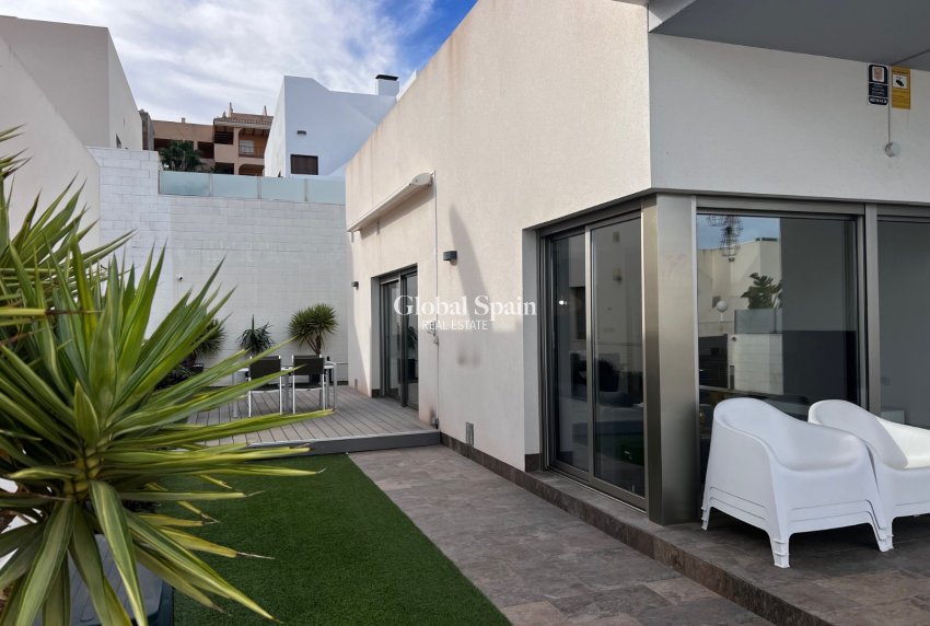 Wederverkoop - VILLA -
ORIHUELA COSTA - Costa Blanca