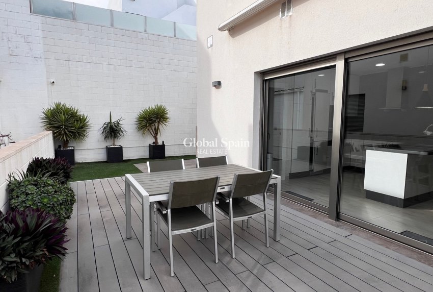 Wederverkoop - VILLA -
ORIHUELA COSTA - Costa Blanca
