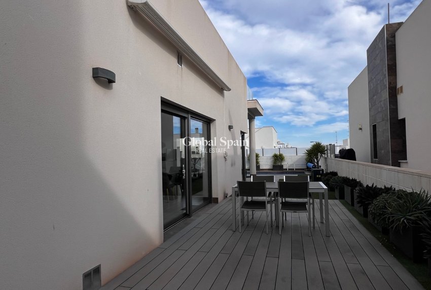 Wederverkoop - VILLA -
ORIHUELA COSTA - Costa Blanca