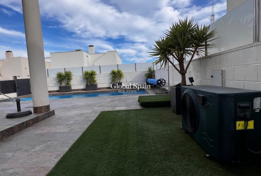 Wederverkoop - VILLA -
ORIHUELA COSTA - Costa Blanca