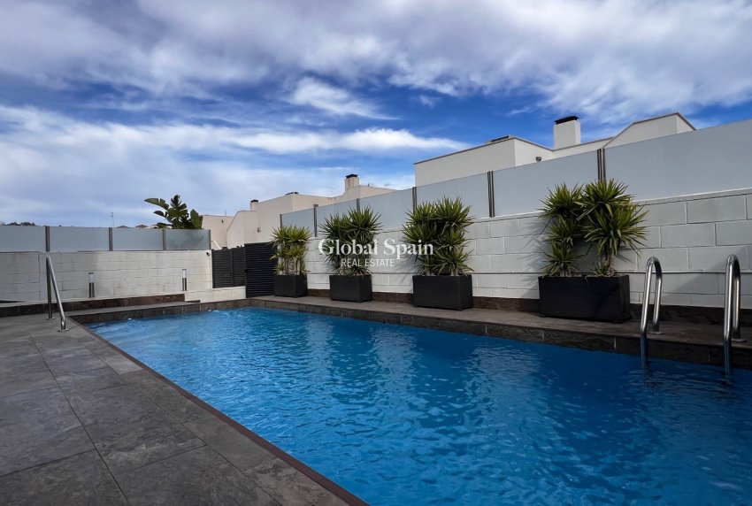 Wederverkoop - VILLA -
ORIHUELA COSTA - Costa Blanca