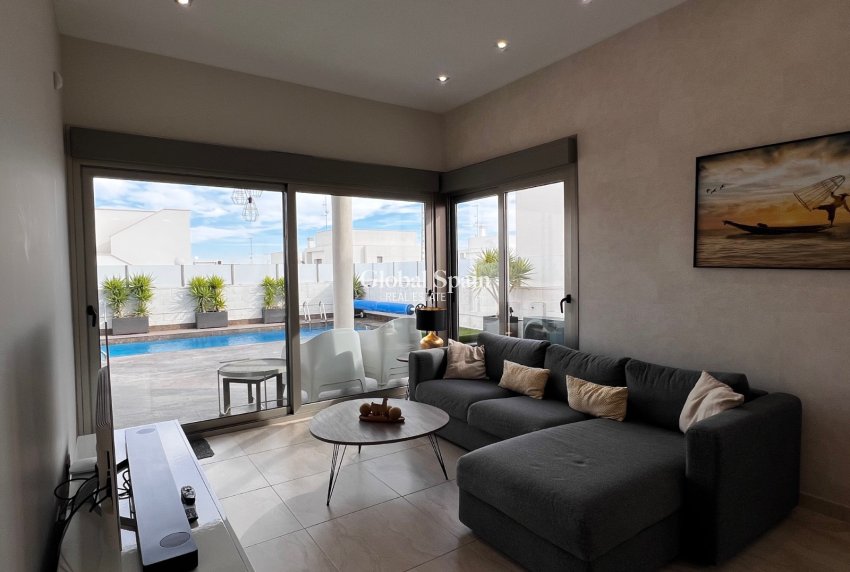 Wederverkoop - VILLA -
ORIHUELA COSTA - Costa Blanca