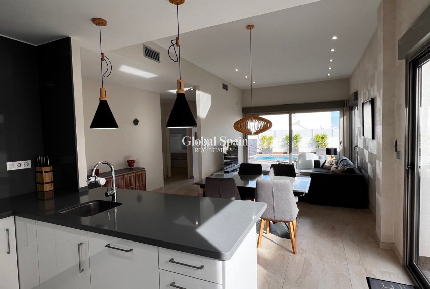 Wederverkoop - VILLA -
ORIHUELA COSTA - Costa Blanca