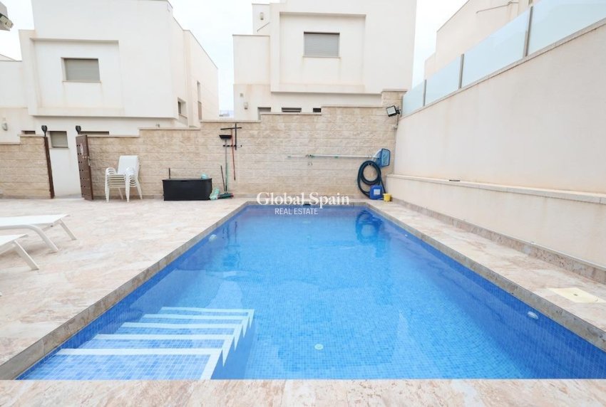 Wederverkoop - VILLA -
ORIHUELA COSTA - Costa Blanca