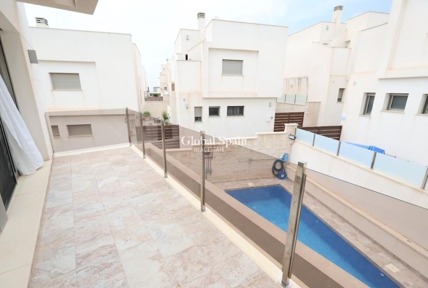 Wederverkoop - VILLA -
ORIHUELA COSTA - Costa Blanca
